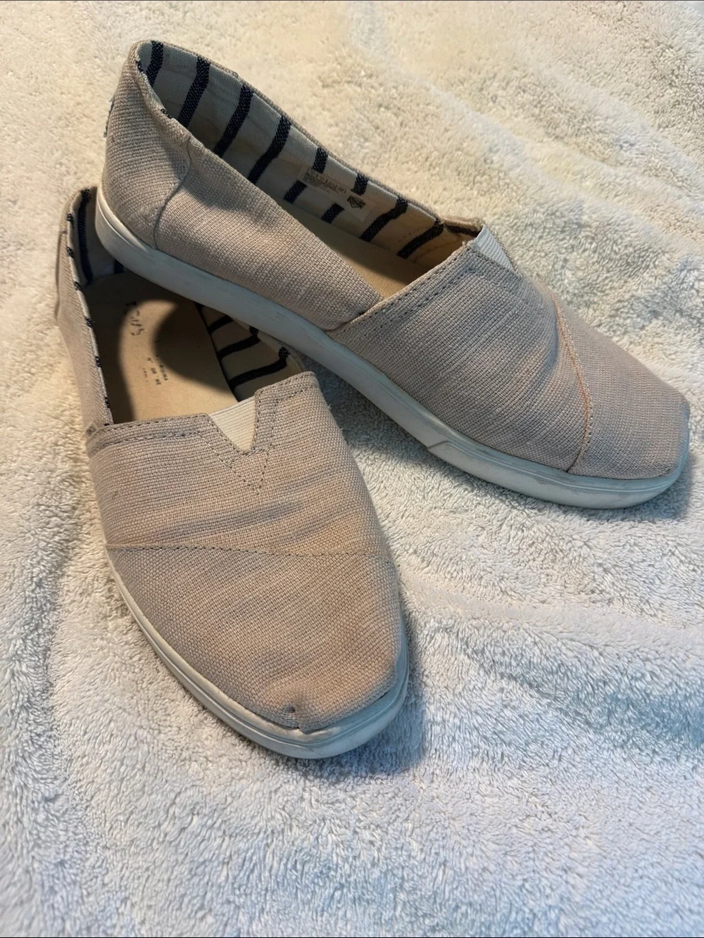 Toms Slip-On Canvas Flats in Light Taupe size 11